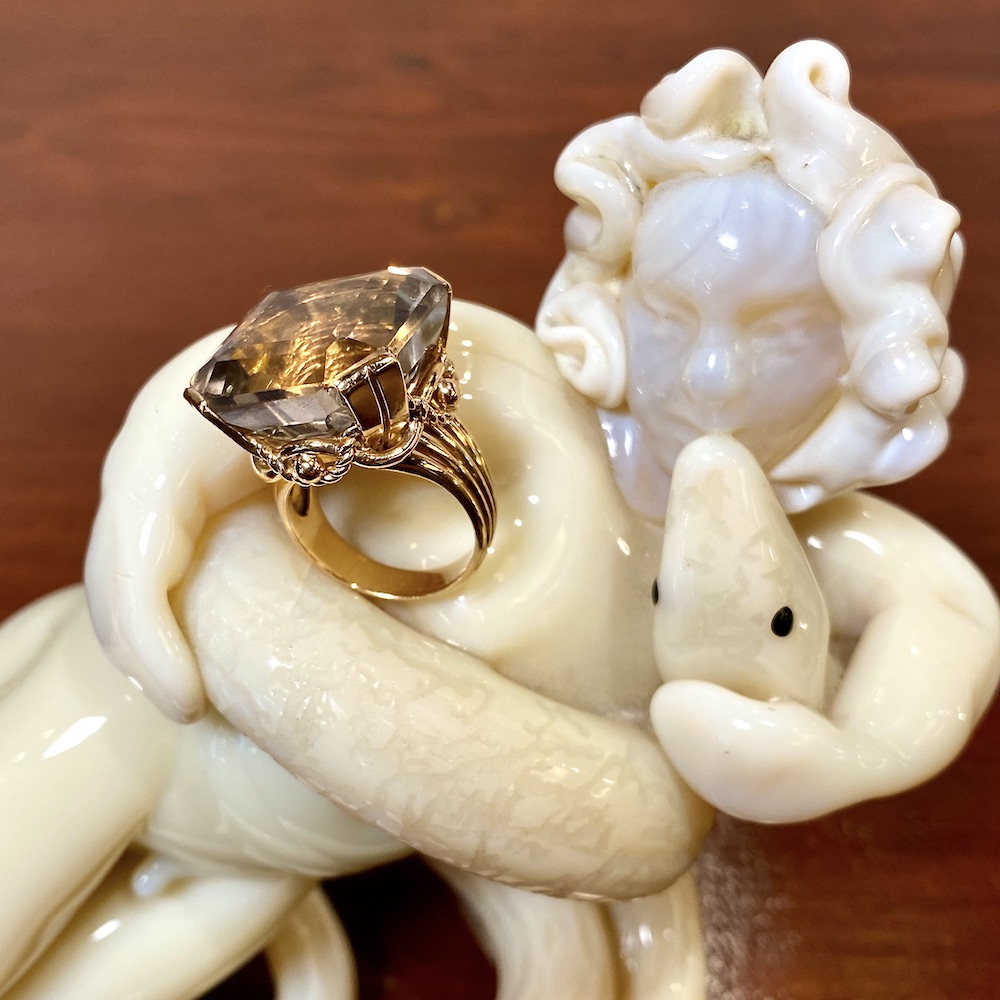 Gold ring with smoky quartz - Italy 1950