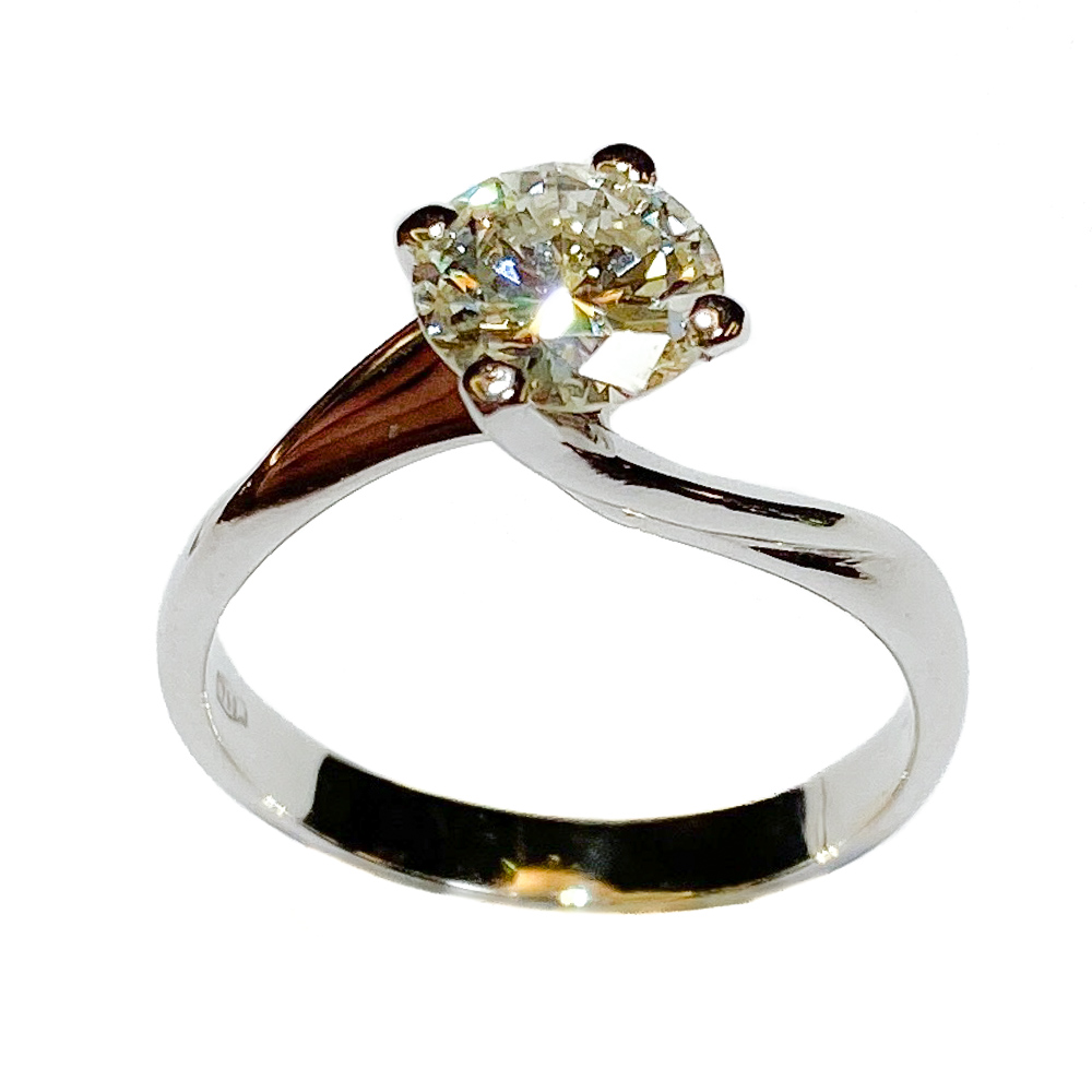 Anello solitario \