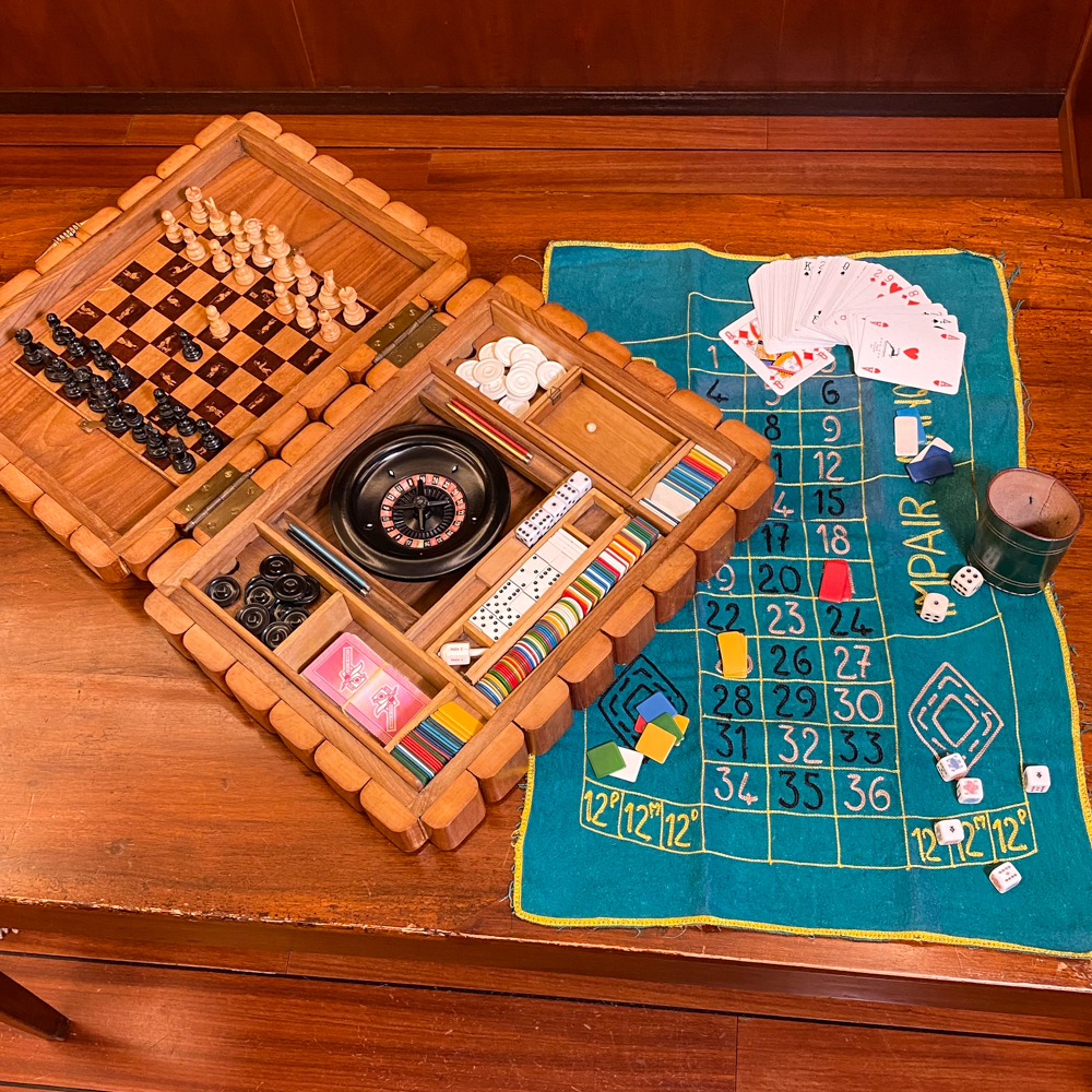 Antica scatola da gioco - legno di noce e rovere - Vendita Varie d'epoca