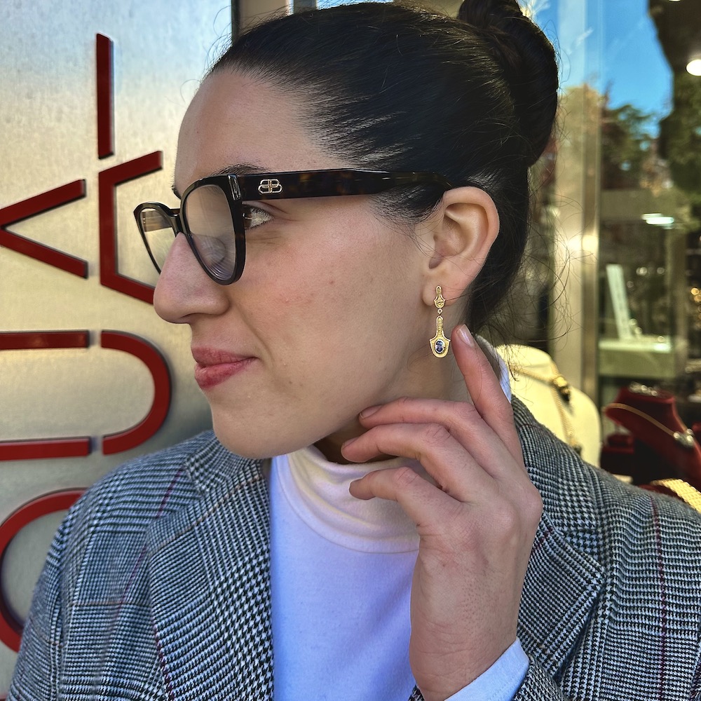 Orecchini Donna In Oro Giallo 9K Con Zaffiro Rotondo 3mm - Cerchi Andralok A Cerniera - Gioiello Fatto A Mano UK In Confezione Regalo Di Lino - Ideali Per Dono O Primo Piercing