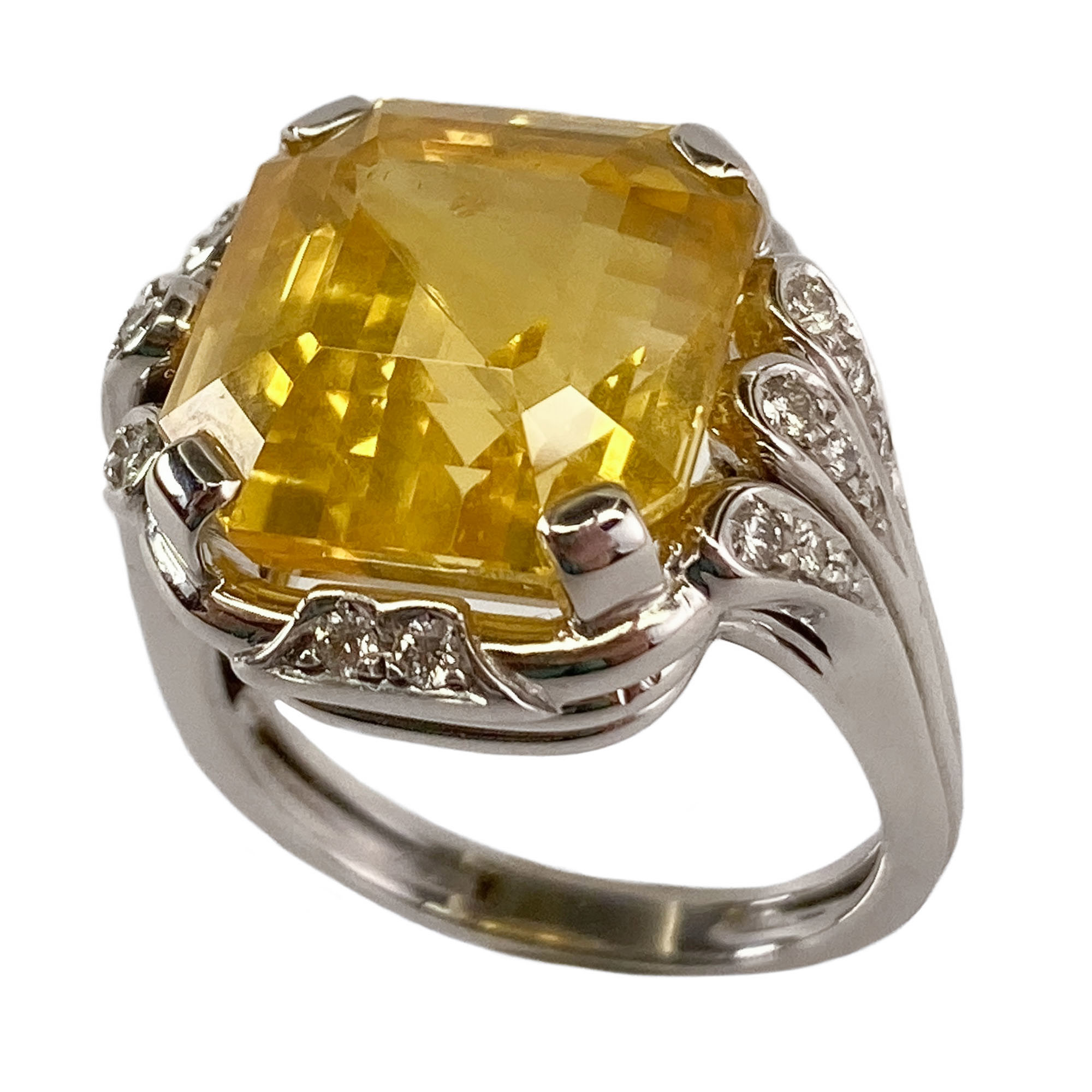 Anello in oro bianco 18 karati con zaffiro giallo e diamanti Italia anni 70 Vendita Gioielli d epoca Passione Antiqua