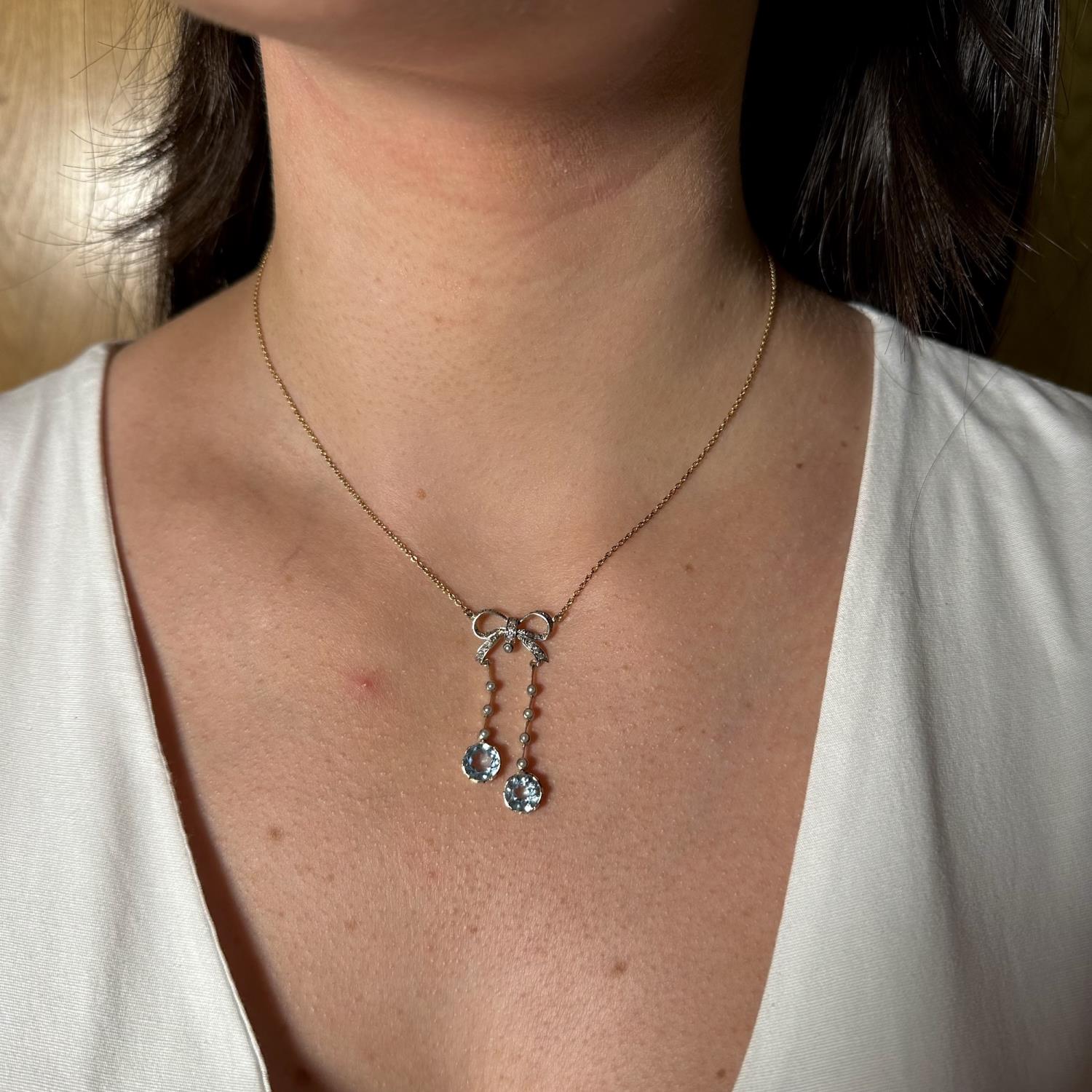 Collana fiocco
