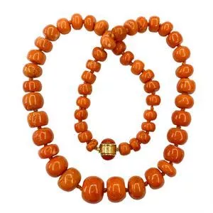 Natural coral necklace with gold clasp - Italy 1960s
