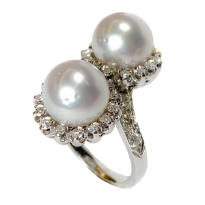 Contrarié ring in 18 karat white gold with Australian pearls - Italy 1950s