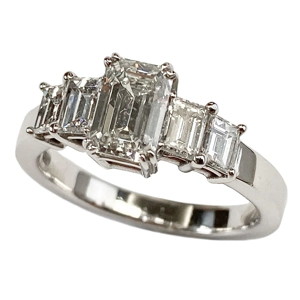 Anello in oro bianco 18 karati con diamanti - Italia