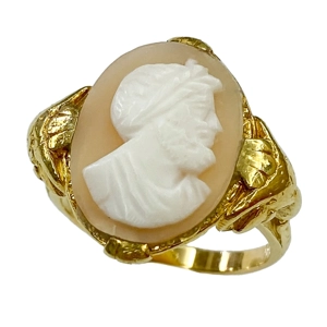 18 karat gold ring with shell cameo - Switzerland 1960s