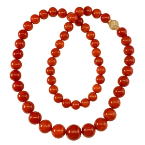 Collana in corallo moro di Sardegna con chiusura in oro rosa e diamanti - Italia anni '60