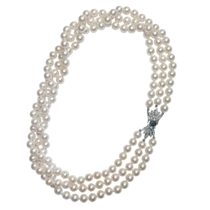 Akoya pearl necklace with white gold clasp with sapphire and diamonds - Italy 1950s