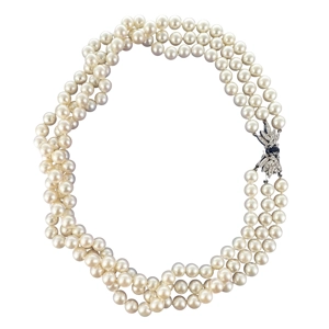 Akoya pearl necklace with white gold clasp with sapphire and diamonds - Italy 1950s
