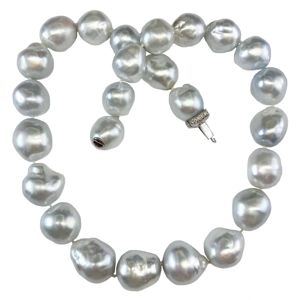 Collana di perle barocche australiane con chiusura in oro e diamanti - Italia