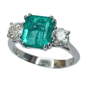 18 karat white gold ring with emerald and diamonds - Italy 1980s