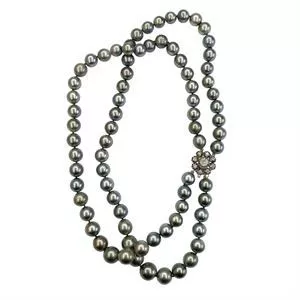 Collana di perle Tahiti con chiusura in oro, argento e diamanti - Italia