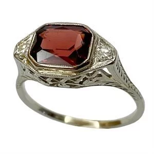 18 karat white gold ring with garnet and diamonds - Italy 1920s