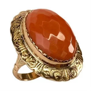 14 karat yellow gold cocktail ring with coral cabochon - Italy 1970s
