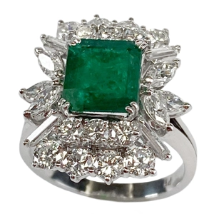 Platinum ring with emerald and diamonds - Italy 1950s